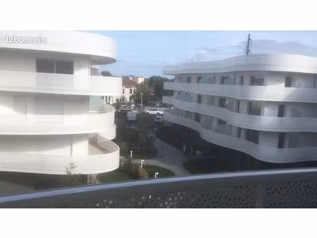 a louer t2 de 45 m2 630 + 80 de charge à bayonne camps de prats avec parking souterrain et