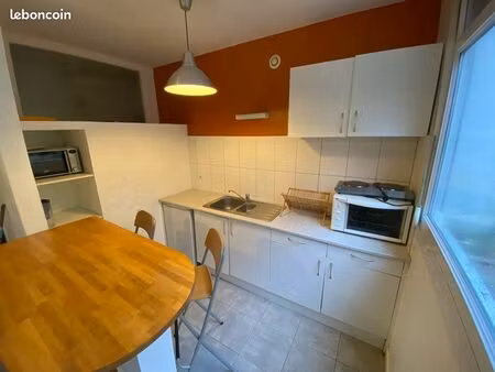 grand studio au calme avec courette privative