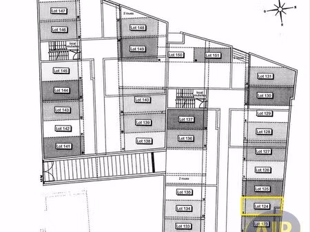 parking/box 13 m² saintes