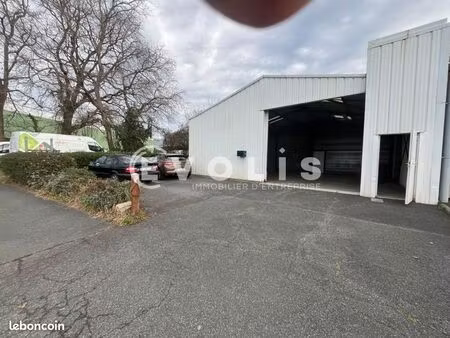 local d'activité 101 m²