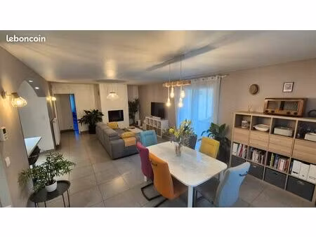 maison t6 132 m² de plain-pied avec piscine