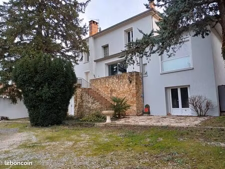 demeure bourgeoise d'exception au sein d'un grand parc arboré centre ville