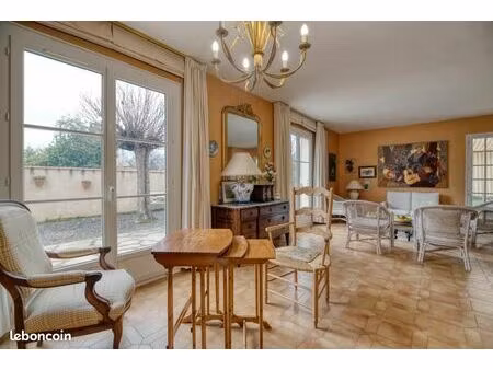 maison 7 pièces 196 m²