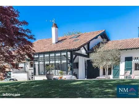 propriété 9 pièces 226 m²