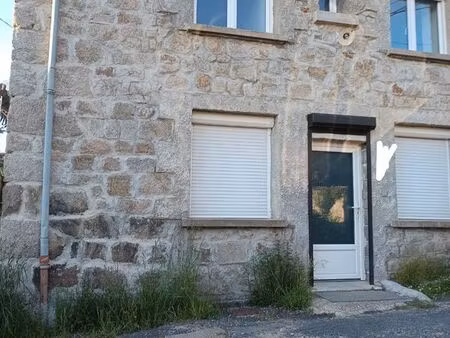 maison ancienne dans un village