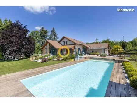 villa 7 pièces 220 m²