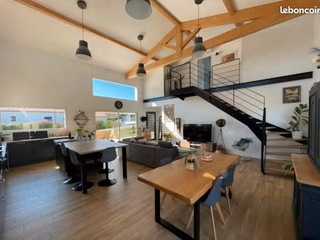 maison t4 de 138m² - pièce de vie 62m² - dpe a - terrain 2032m²