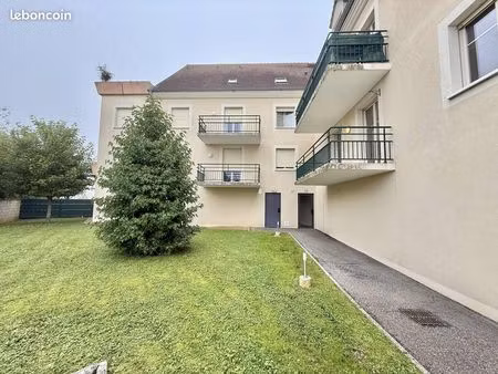 charmant t2 récent avec balcon - garage fermé  place de parking et cave à auxonne