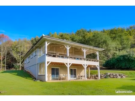 vente domaine de plus de 50 hectares de 2 maisons