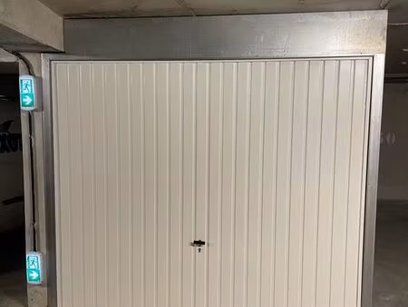 loue box taille classique dans résidence privée lattes