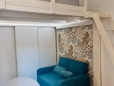studio meublé avec mezzanine et courette extérieure proche centre ville