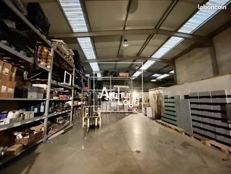 local industriel 900 m²