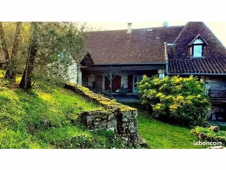 maison quercynoise 200 m² + dépendances