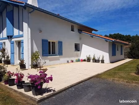 idéalement située entre le pays basque et les landes