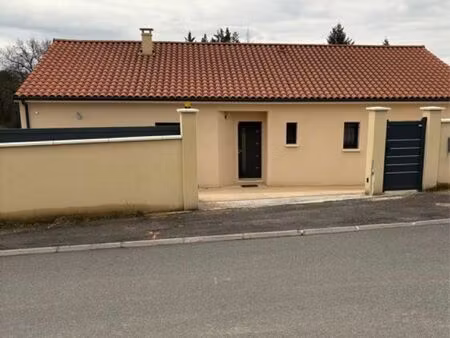 maison récente dans figeac