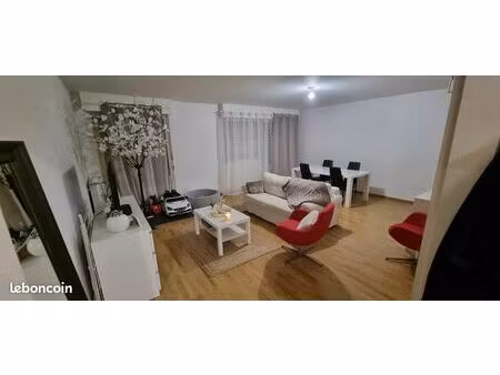 grand t3 lumineux 81 m² – centre mayenne place du 9 juin