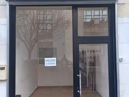 local commercial 16 m² avec vitrine – sous-location professionnelle – bail éphémère