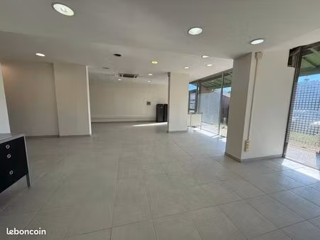 local commercial 153 m²