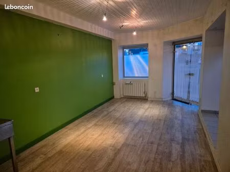 location local commercial