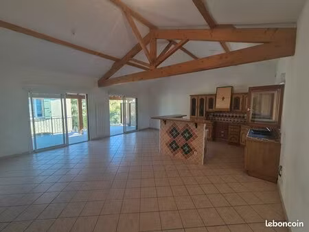 maison de 120 m² avec un grand garage