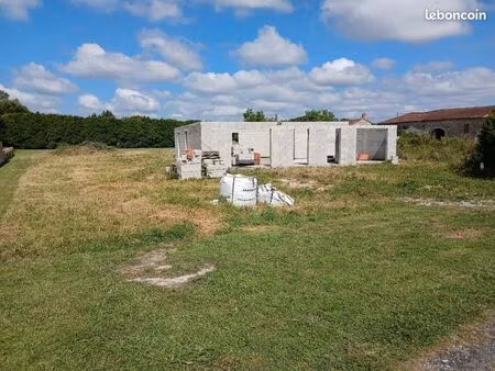 terrain +début de construction