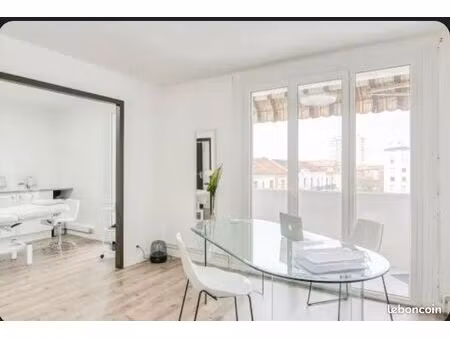 local professionnel idéalement situé au cœur des minimes