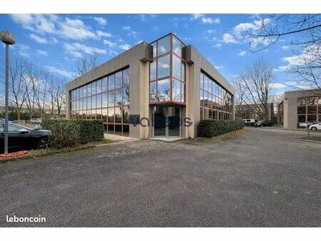 bureaux 621 m²