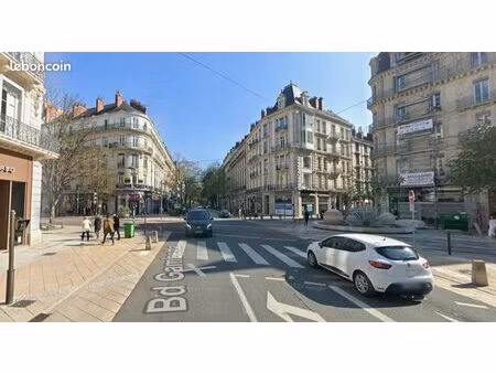 local commercial 800 m²