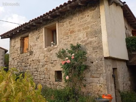 ex-corps de ferme segalais lotois  en pierres