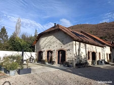 propriété 7 pièces 231 m²