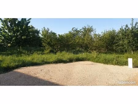 terrain 703 m² l isle jourdain