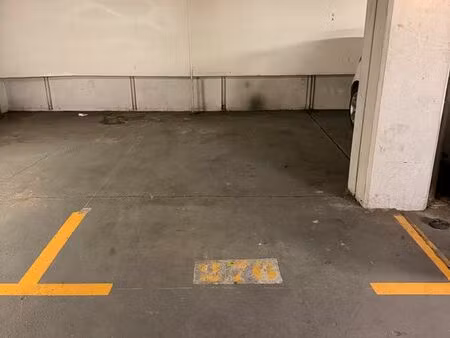 place de parking souterrain – résidence sécurisée – pont de sèvre