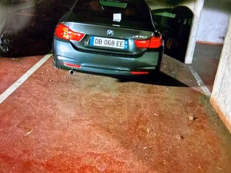 place de parking en sous-sol sécurisé avec gardien