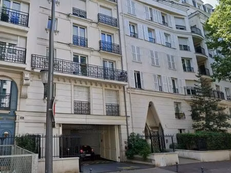 parking 12m2 sécurisé disponible 01 février