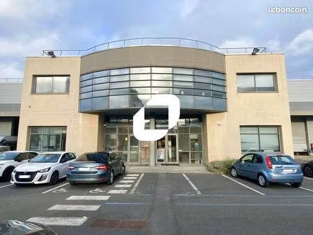 local d'activité 2 244 m²
