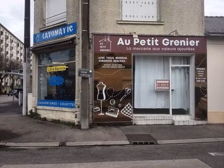 local commercial 32 + 10 m² quartier beauséjour