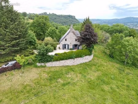 maison de caractère en pierres et ardoises de 174m2 - 4 chambres + 1 bureau - situé dans u