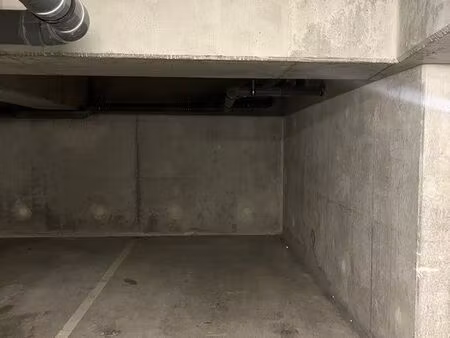 place de parking sous terrain sécurisé