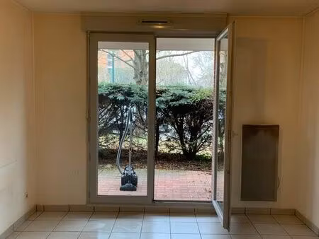 t2 saint martin du touch avec terrasse et place parking (proche airbus)