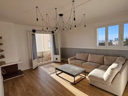 t3 meublé lumineux avec balcon  parking  garage. dernier étage - guilhemery