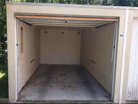 garage box fermé proche gare angoulême