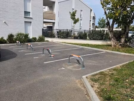 place(s) de parking à tournefeuille  face commissariat