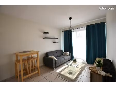 f2 meublé avec terrasse