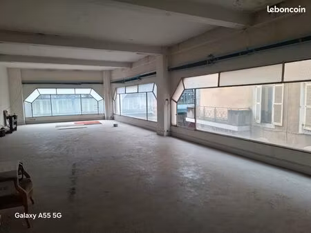 a louer 2 locaux commerciaux - plateau lumineux - centre de bagnères-de-bigorre-a rénover 