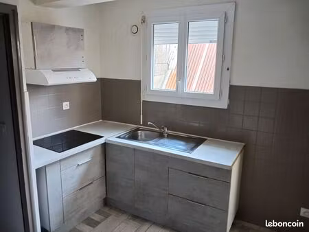 t3 non meublé de 61m² au 3ème (et dernier) étage en centre-ville d'aire-sur-l'adour  sans 