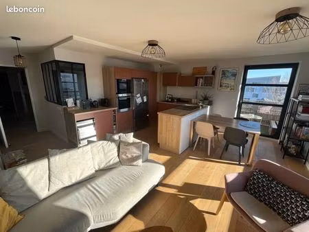 appartement lumineux 78m2  3 chambres  1 terrasse et place de parking