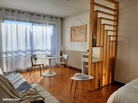 grand t1 port saint sauveur place dupuy + parking + cellier