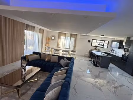 superbe maison moderne 140 m² avec piscine