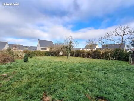 terrain de 850 m2 entièrement constructible en agglomération et hors lotissement
