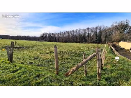 terrain 1037 m² les hogues